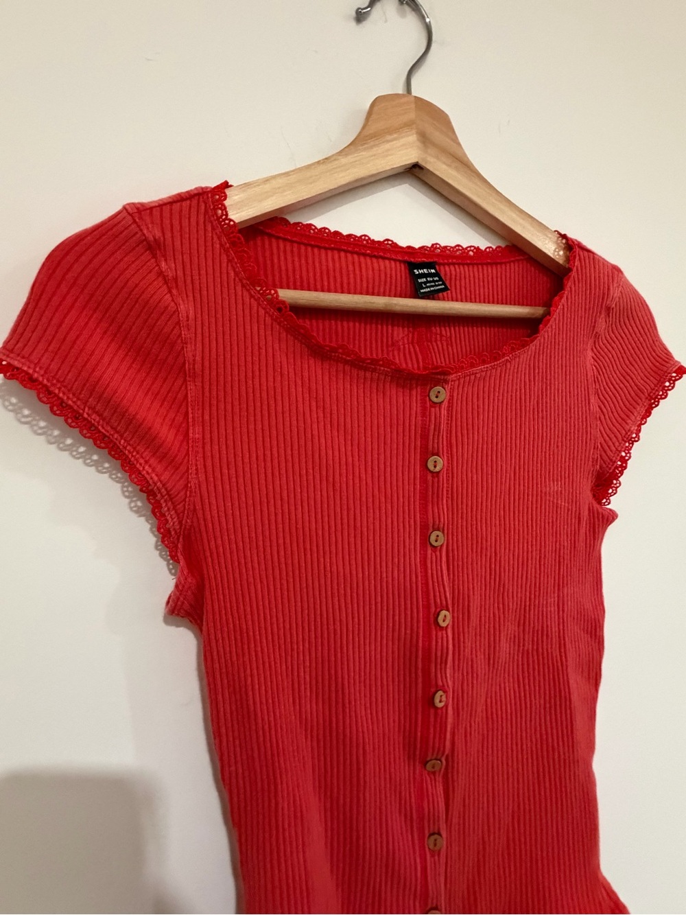 SHEIN Red Ribbed Button-Front Short Sleeve Top - Picture 5 of 5